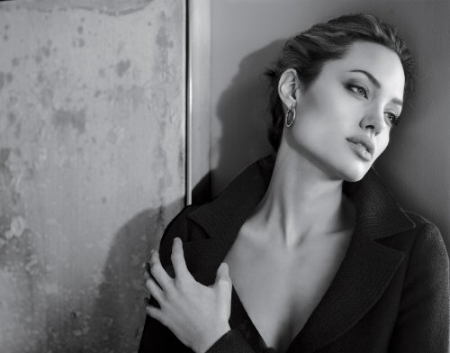 angelina-jolie-bw.jpg