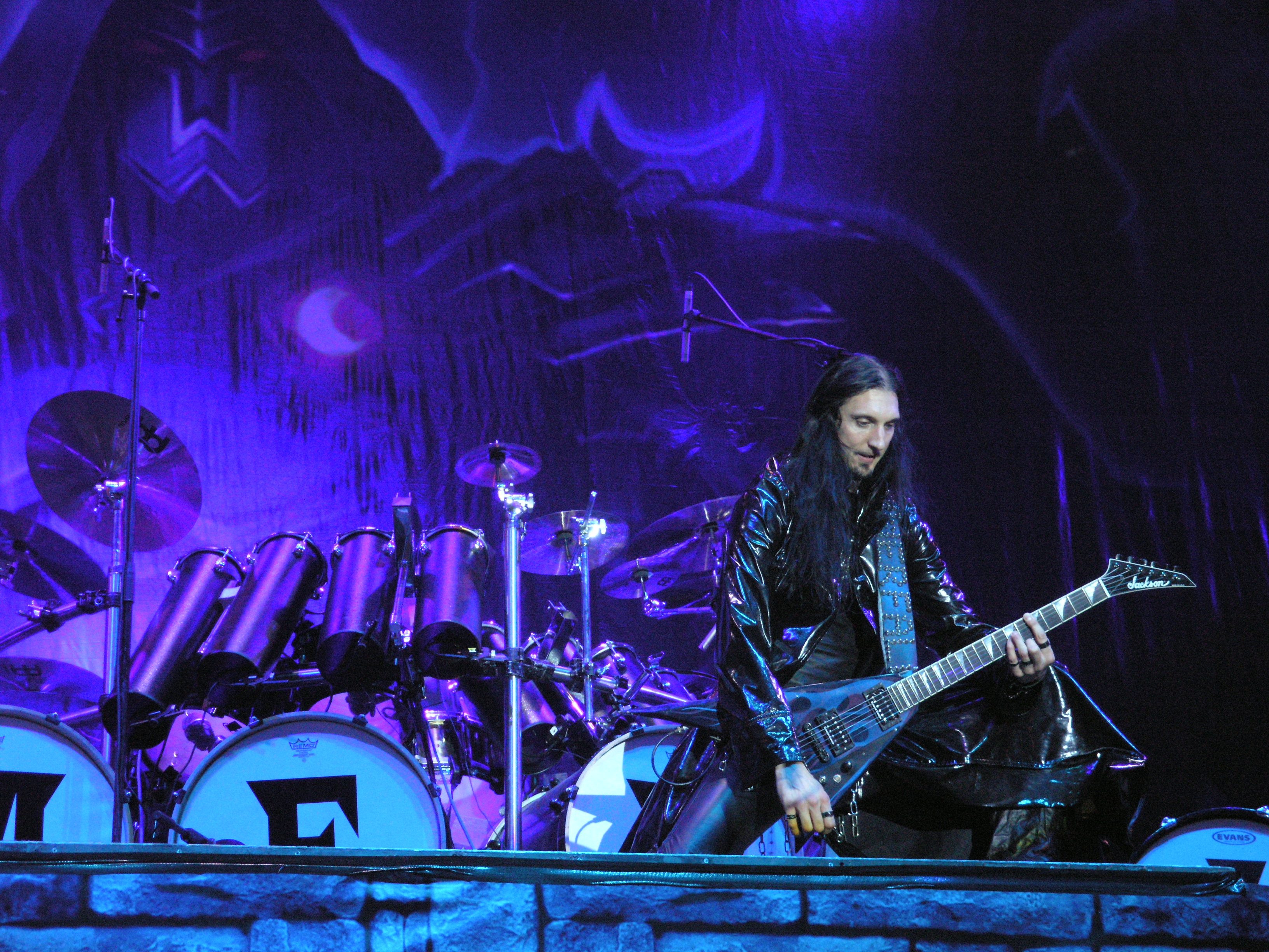 Masters_of_Rock_2007_-_Hammerfall_-_Oscar_Dronjak_-_01.jpg